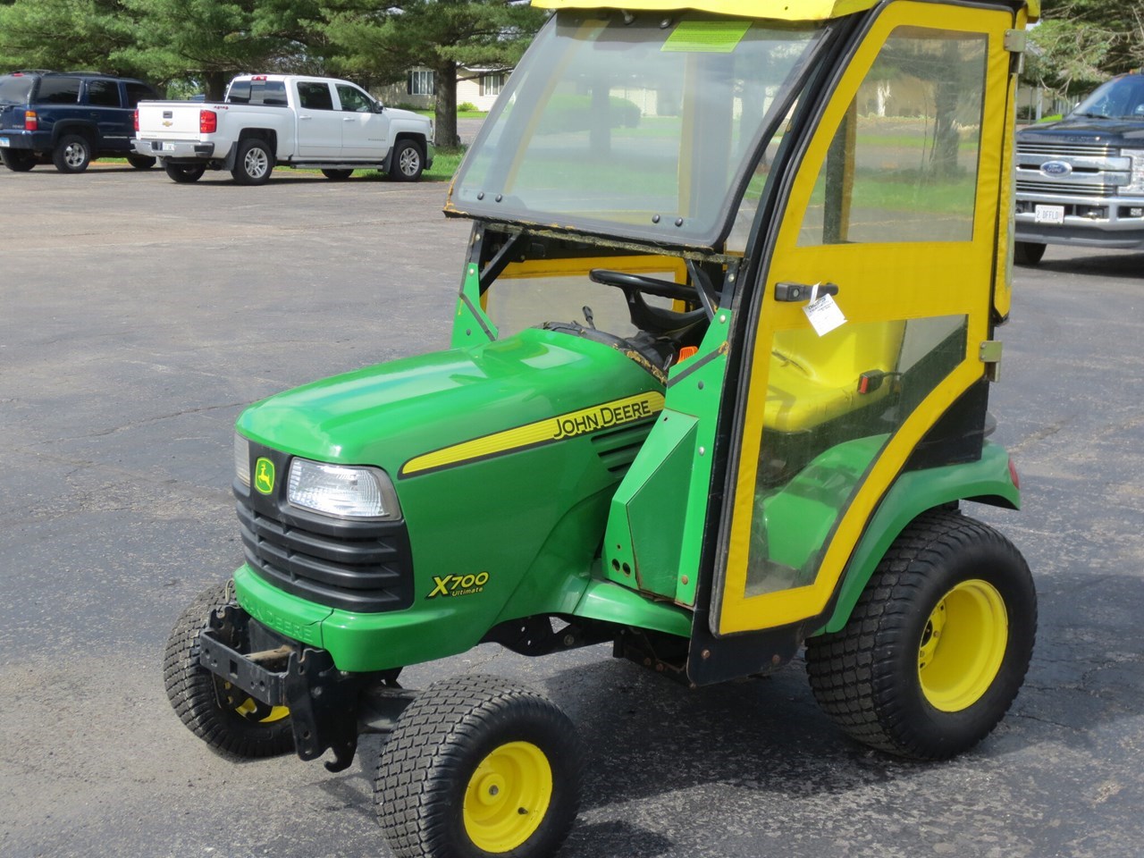2010 John Deere X700 Riding Mower For Sale in Somonauk Illinois