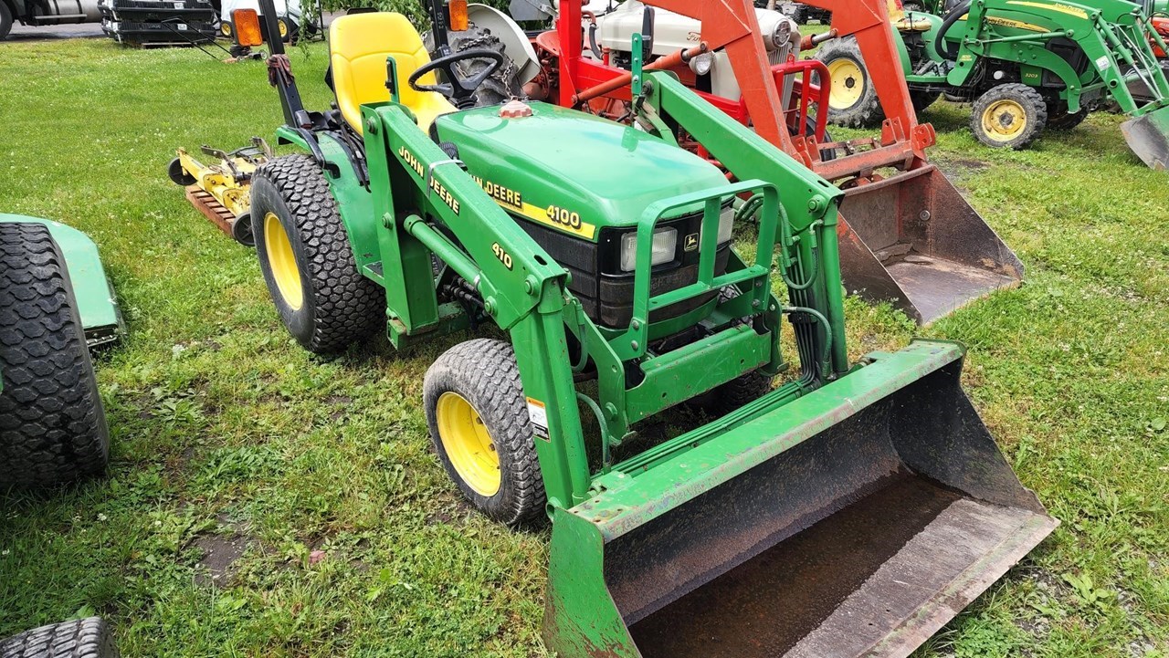 2000 John Deere 4100 Tractor - Compact Utility For Sale