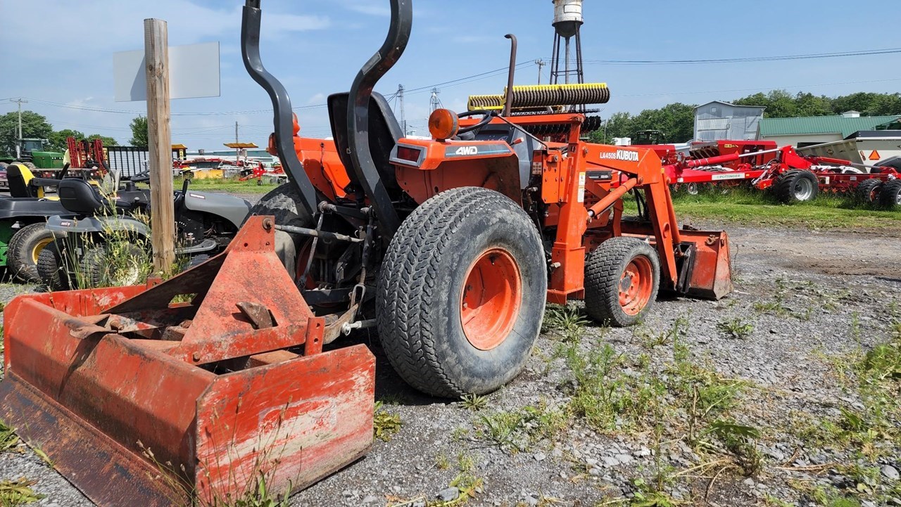 2001 Kubota L3000 Tractor - Compact Utility For Sale