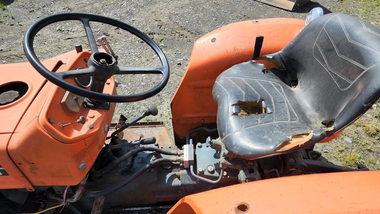 1980 Kubota L185 Tractor - Compact Utility For Sale