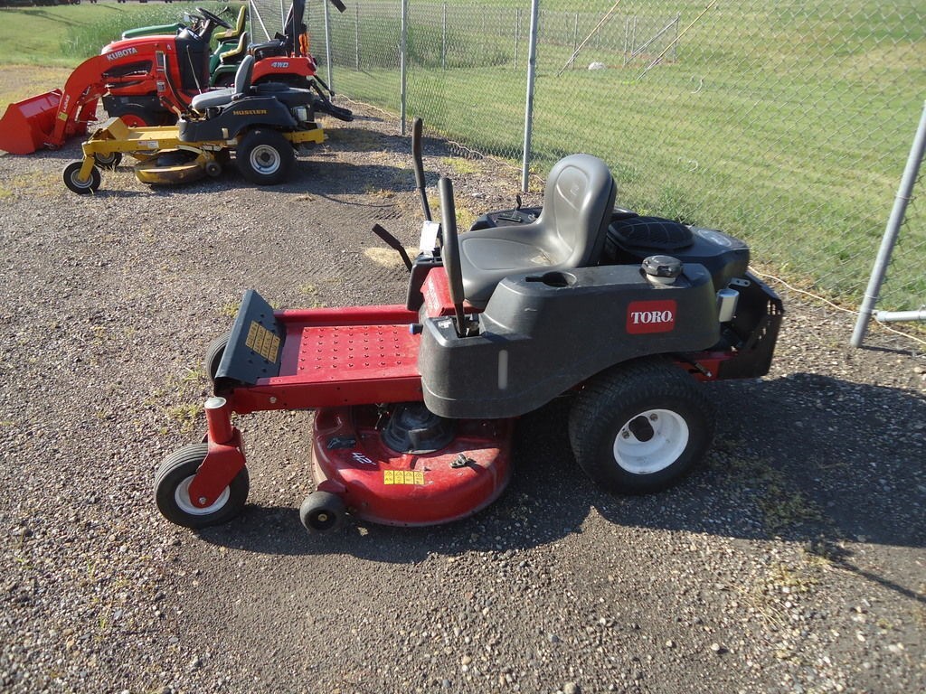 2016 Toro TINE CUTTER Zero Turn Mower برسم البيعKimball Minnesota