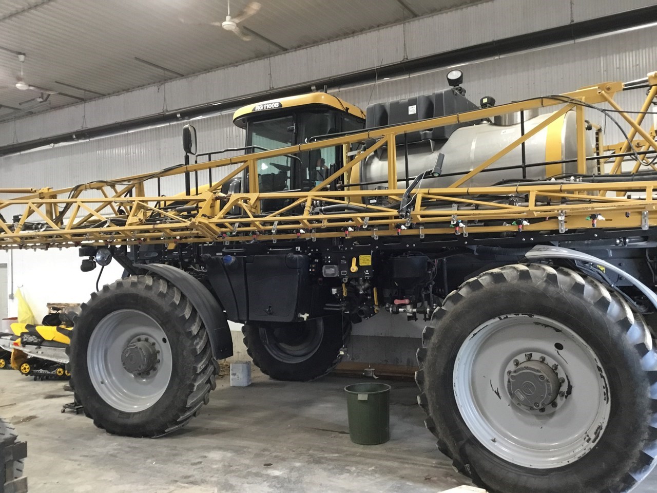 2016 RoGator RG1100B SprayerSelf Propelled For Sale in Listowel Ontario
