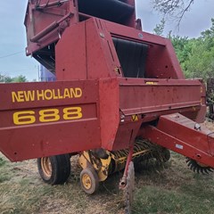 Baler-Round For Sale 2001 New Holland 688 Baler-Round For Sale 2001 New Holland 688