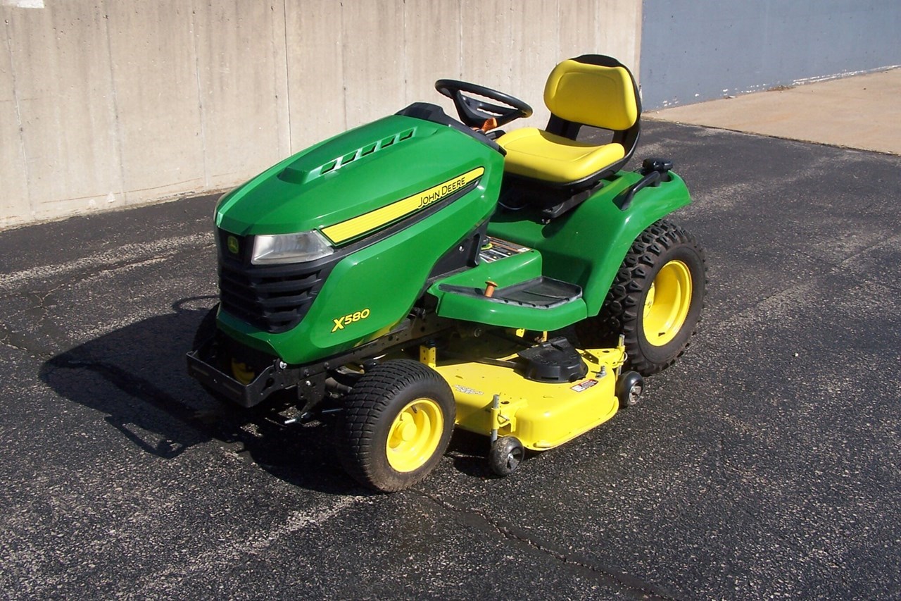 2016 John Deere X580 Riding Mower For Sale in Dubuque Iowa