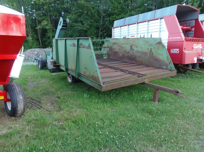 Richardton dumptable Forage Boxes and Blowers For Sale