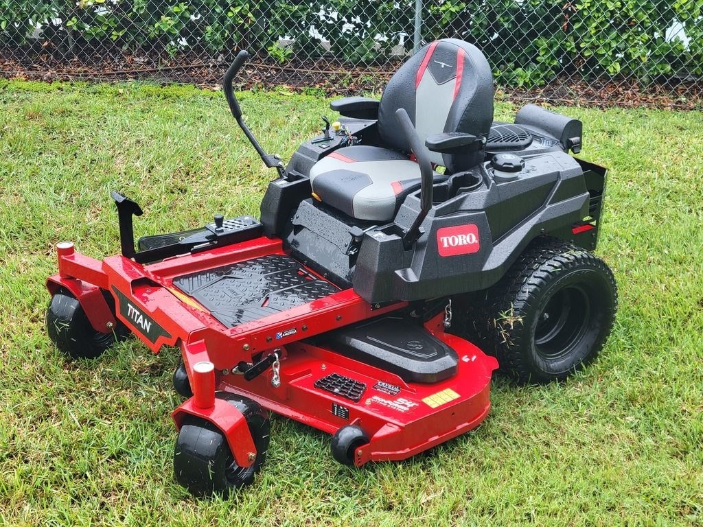 2023 Toro TITAN® Zero Turn Mower 54" (137 cm) (75305) Zero Turn Mower