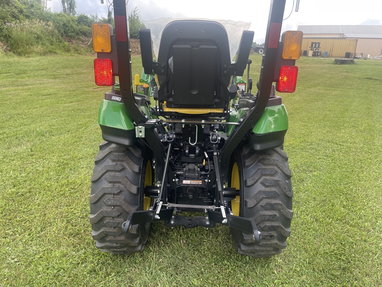 2022 John Deere 2025R Compact Utility Tractor A La VentaMansfield Ohio