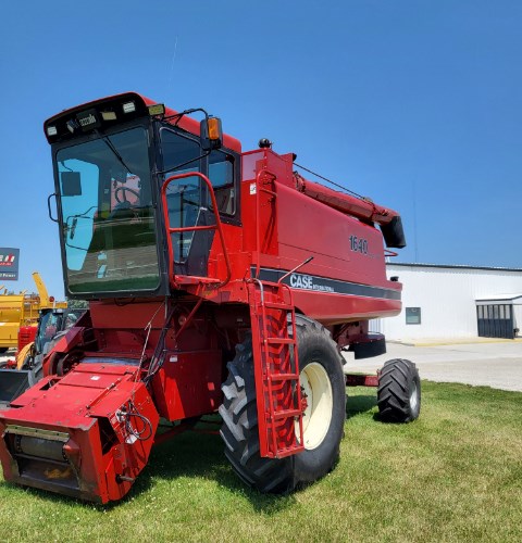 1986 Case IH 1640 Combine For Sale