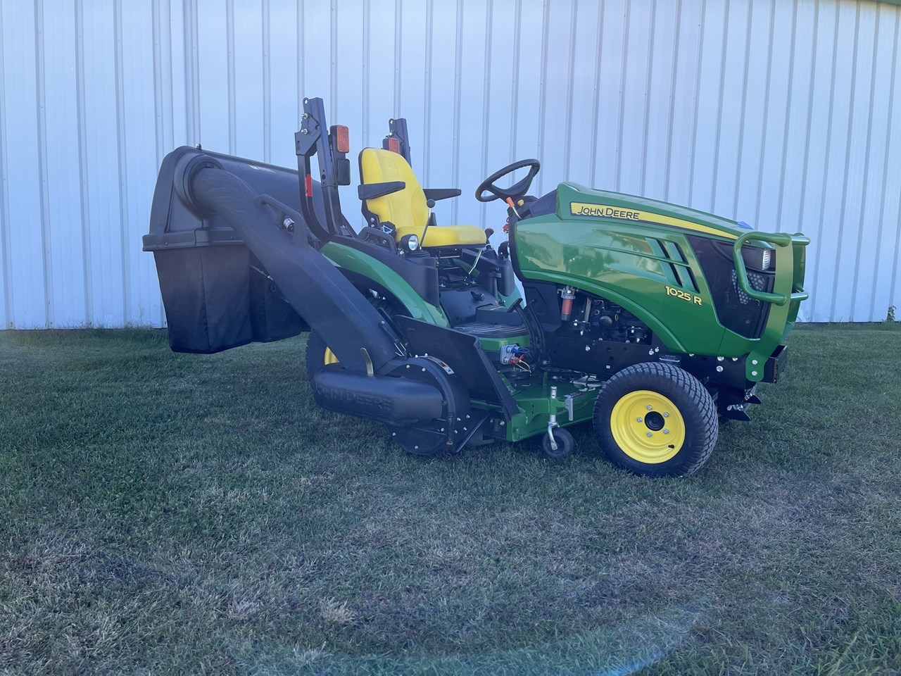 2015 John Deere 1025R Compact Utility Tractor For Sale in Waterloo Iowa