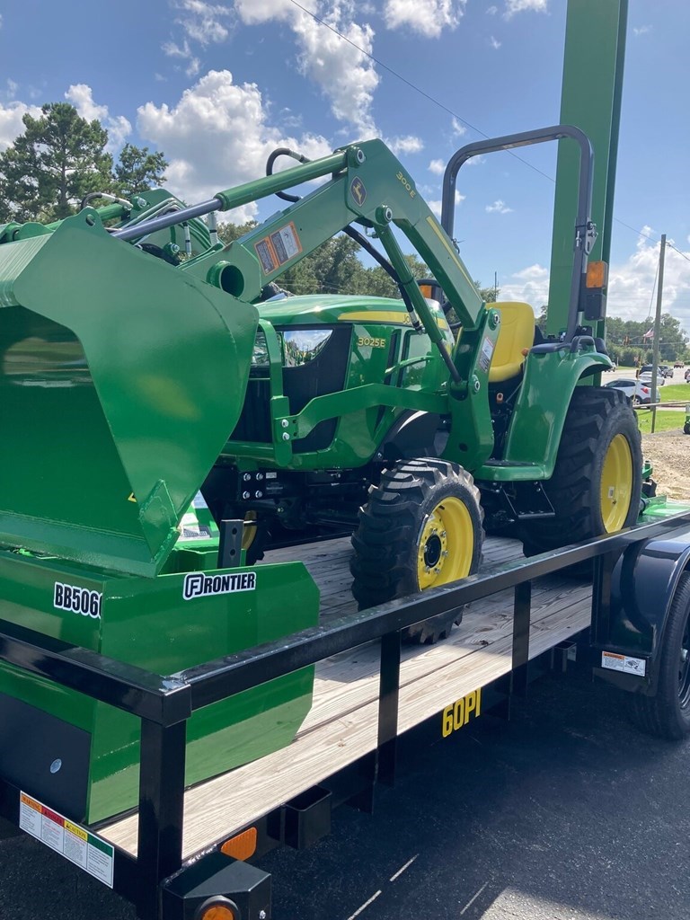 2022 John Deere 3025E Tractor Package Compact Utility Tractor A La VentaValdosta