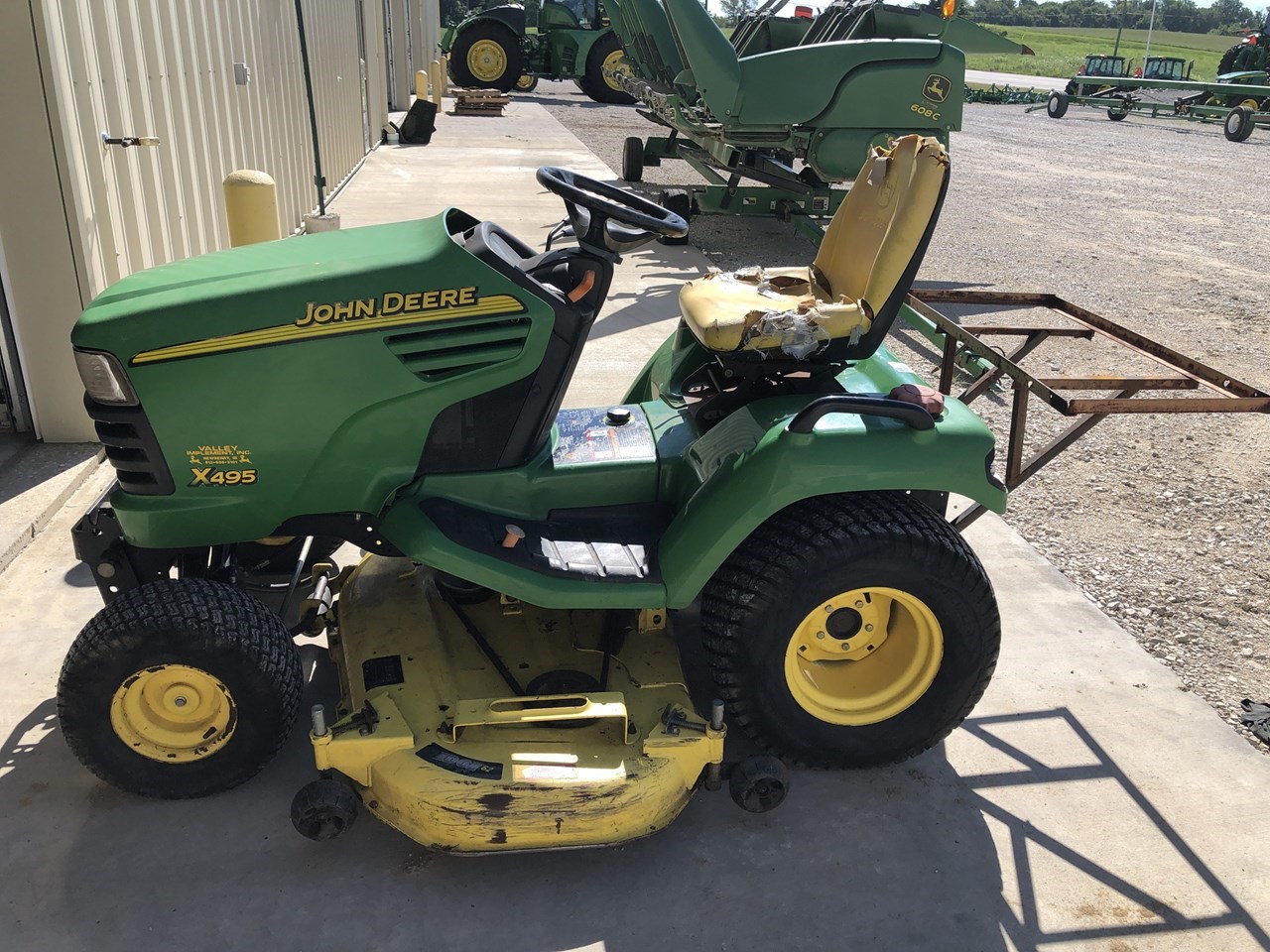 2004 John Deere X495 Riding Mower For Sale in Elnora Indiana