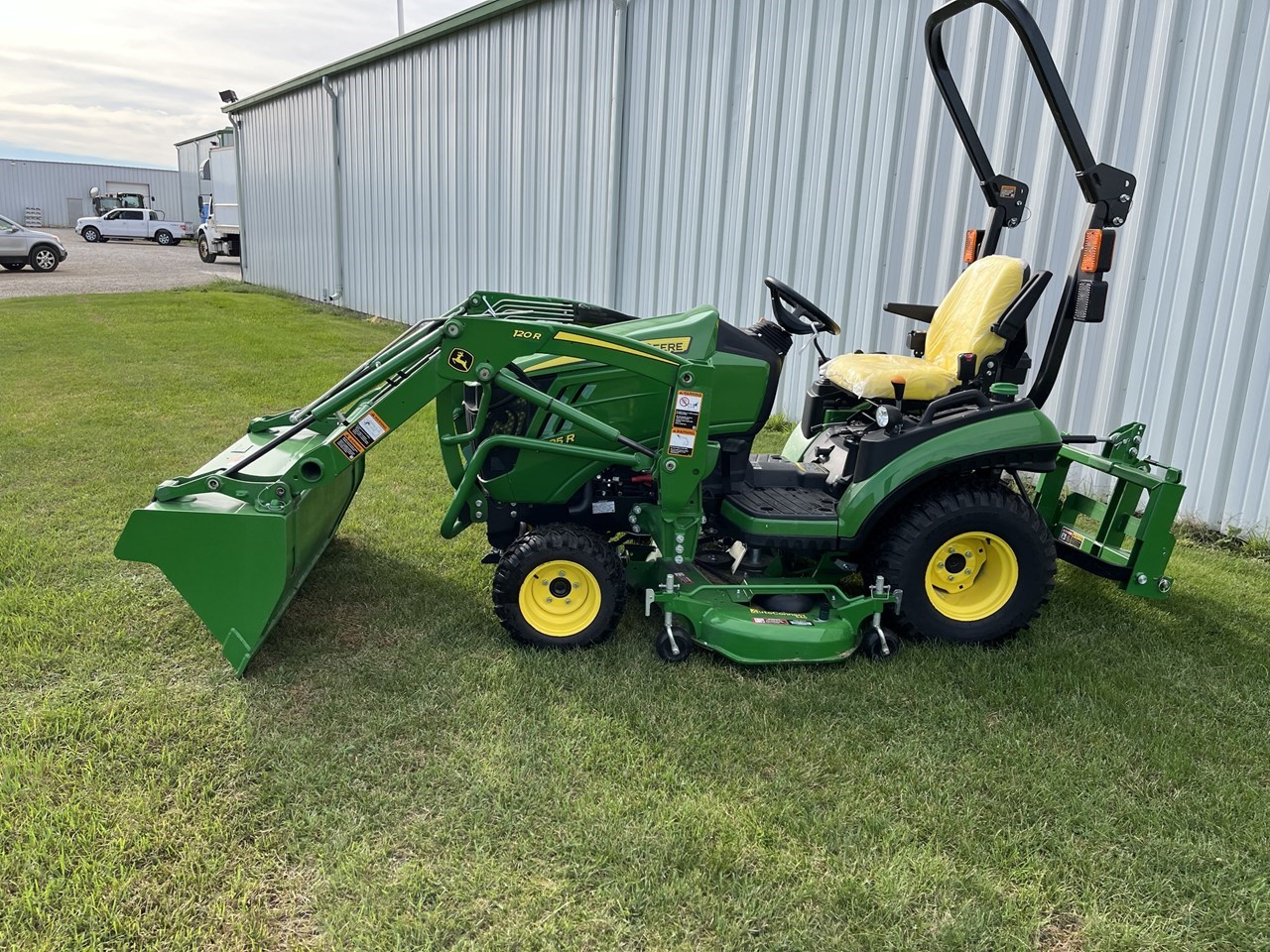 2018 John Deere 1025R Compact Utility Tractor For Sale in Waterloo Iowa
