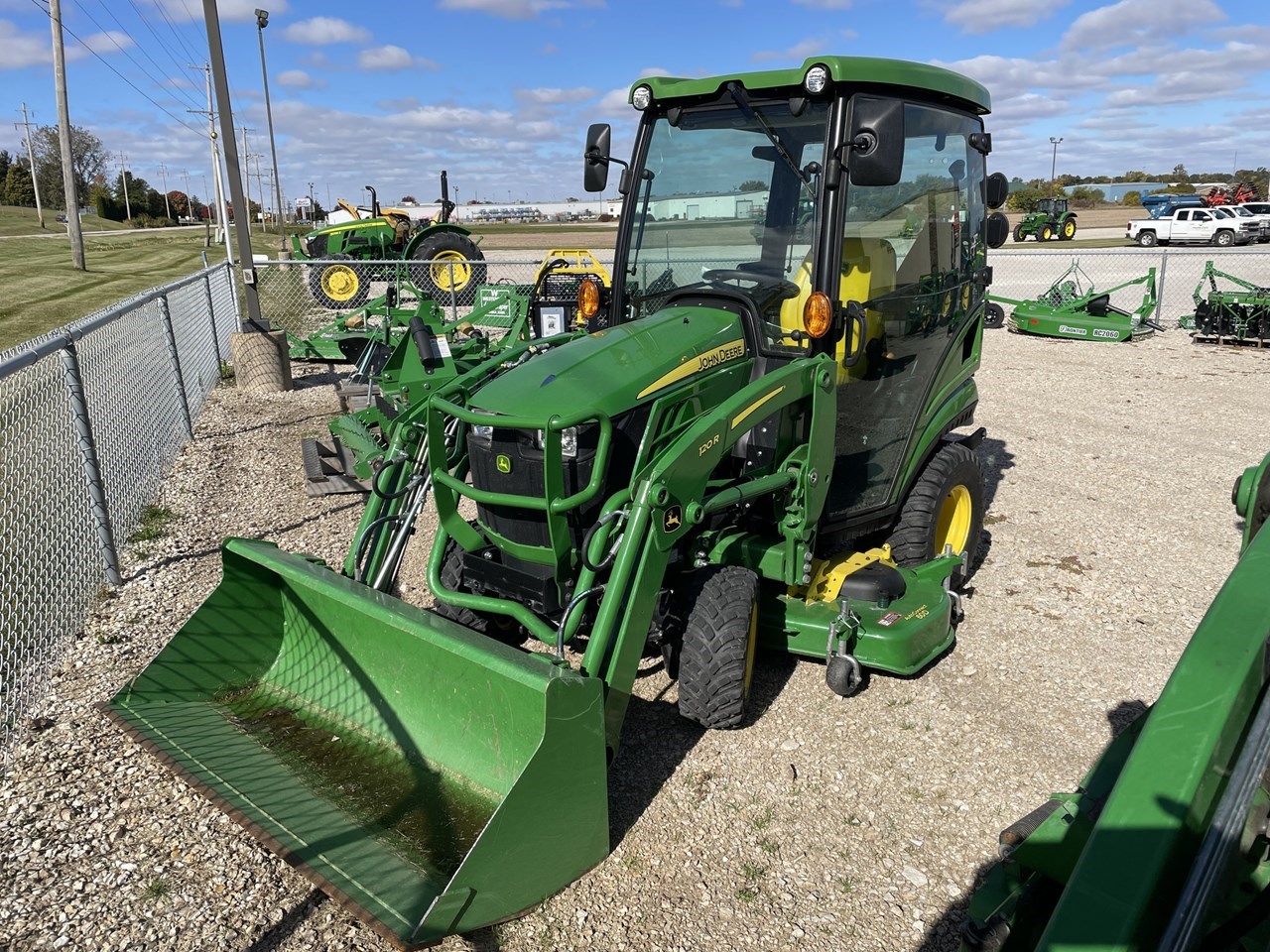 2020 John Deere 1025R Compact Utility Tractor For Sale in Geneseo Illinois