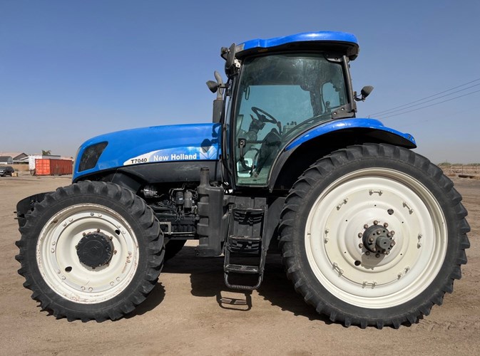 New Holland T7040 Tractor For Sale