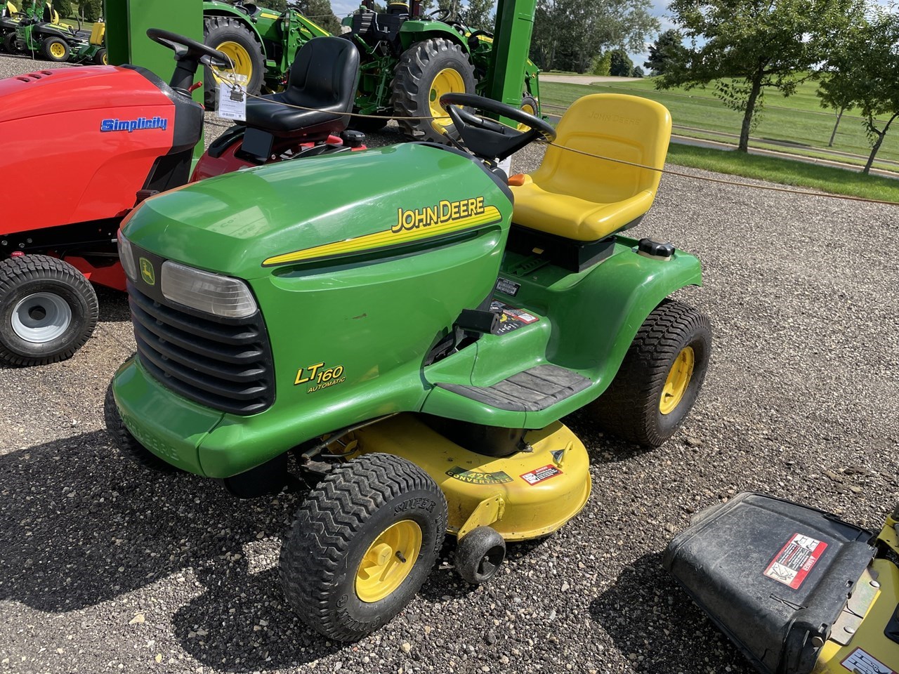 2001 John Deere LT160 Riding Mower For Sale in Mount Horeb Wisconsin