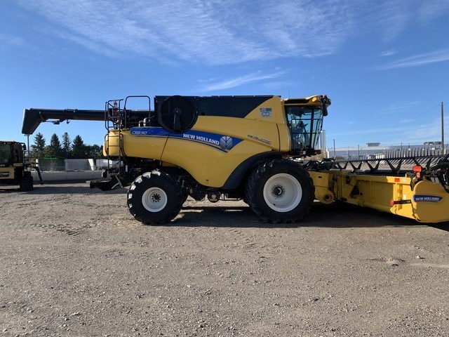 2022 New Holland CR8.90 Combine For Sale