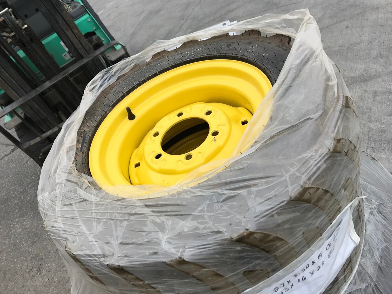 John Deere 27x8 5 15 43x16 20 R 4 TIRES AND WHEELS Wheels And Tires john-deere-27x8-5-15-43x16-20-r-4-tires-and-wheels-wheels-and-tires