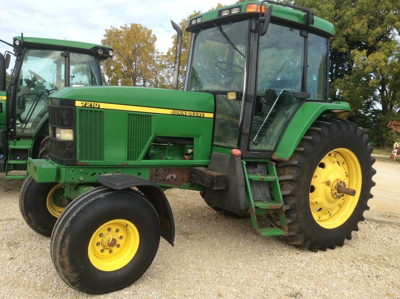 1999 John Deere 7210 Tractor Row Crop For Sale in Freeport Illinois