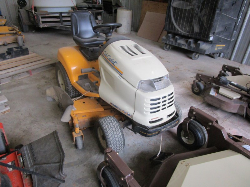 Cub Cadet GT3200 Zero Turn Mower For Sale in Wamego Kansas