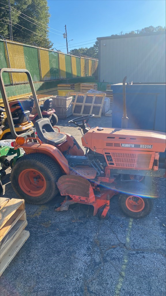 Kubota B5200 Compact Utility Tractor برسم البيعOxford Alabama