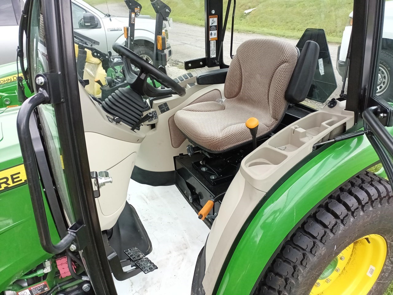 2022 John Deere 3033R Tractor - Compact Utility For Sale