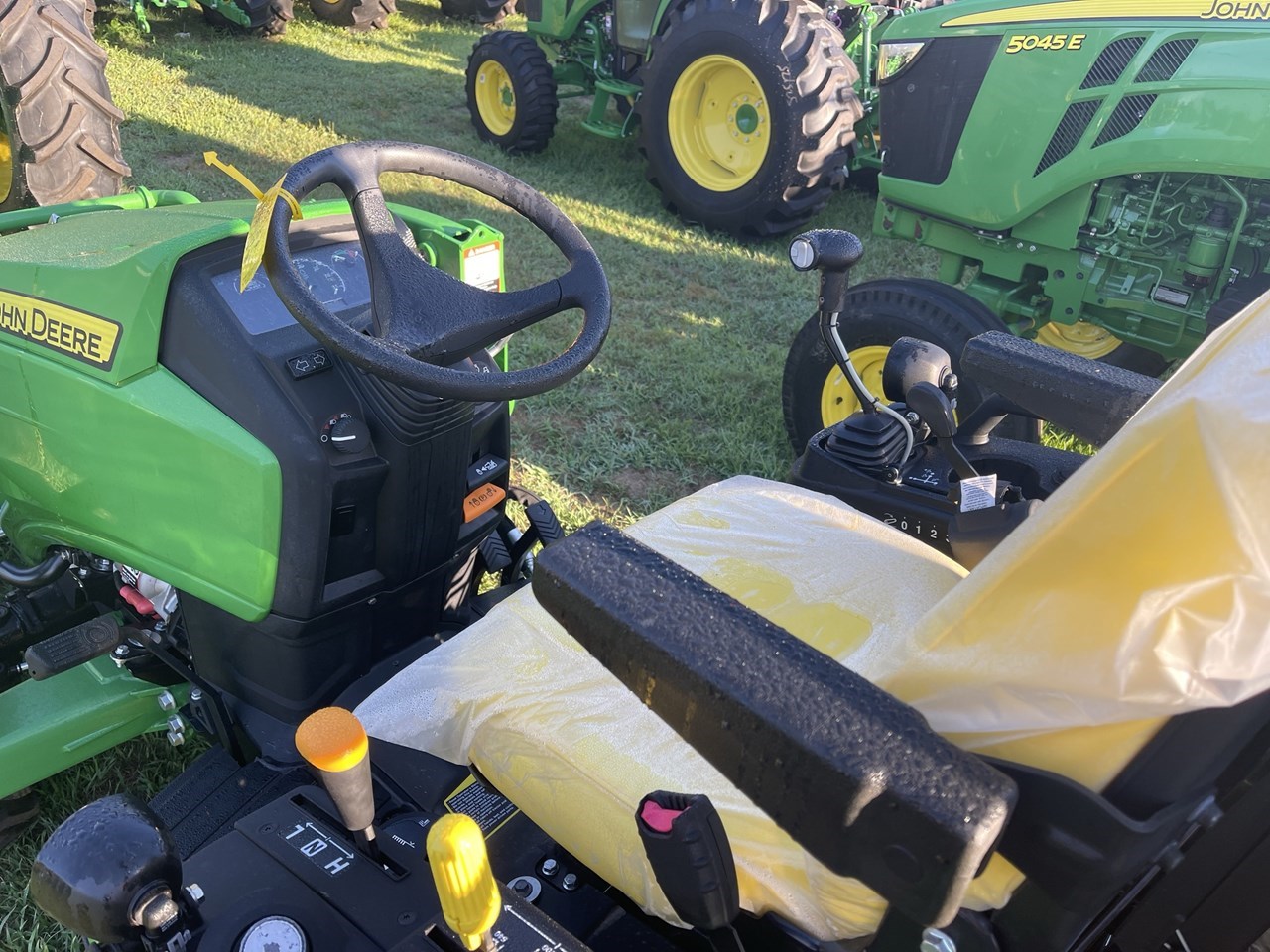 2022 John Deere 2025R Compact Utility Tractor For Sale in Middlebury
