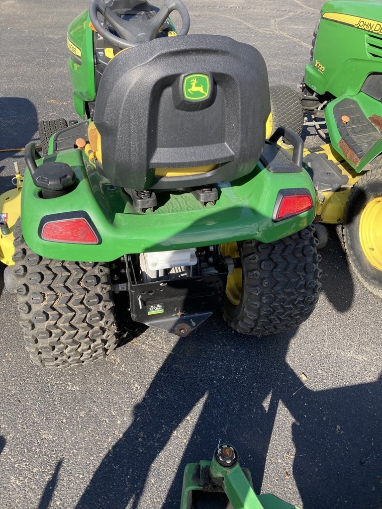2016 John Deere X580 Riding Mower For Sale in Wilmington Ohio