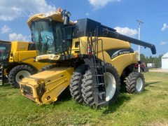Combine For Sale 2004 New Holland CR970 , 370 HP Combine For Sale 2004 New Holland CR970 , 370 HP