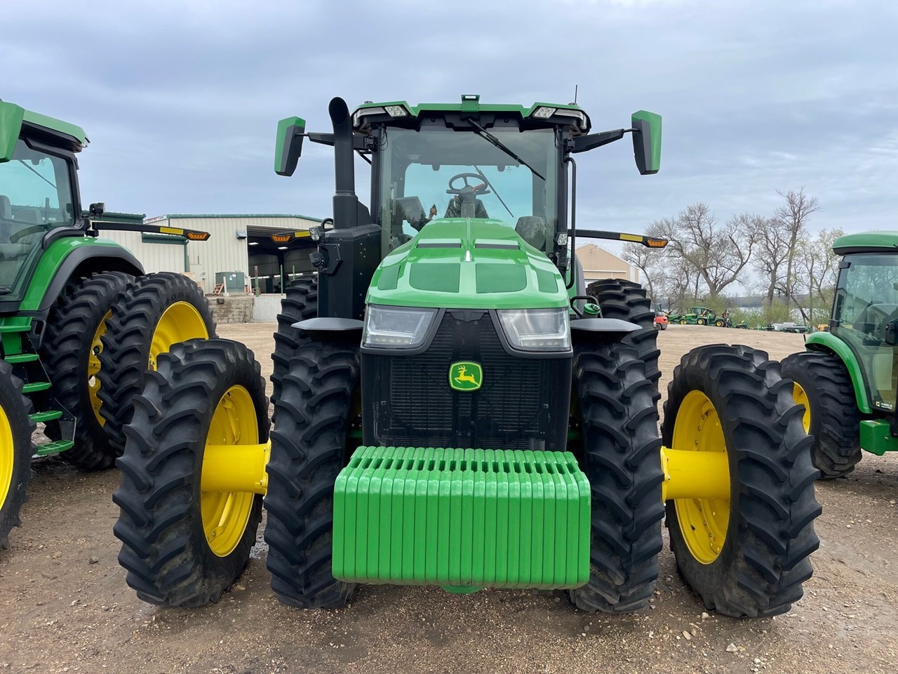 2022 John Deere 8R 340 Row Crop Tractor برسم البيعWanamingo Minnesota