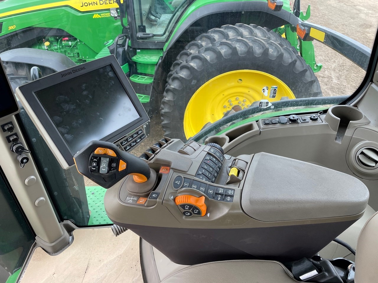 2022 John Deere 8R 340 Row Crop Tractor برسم البيعWanamingo Minnesota