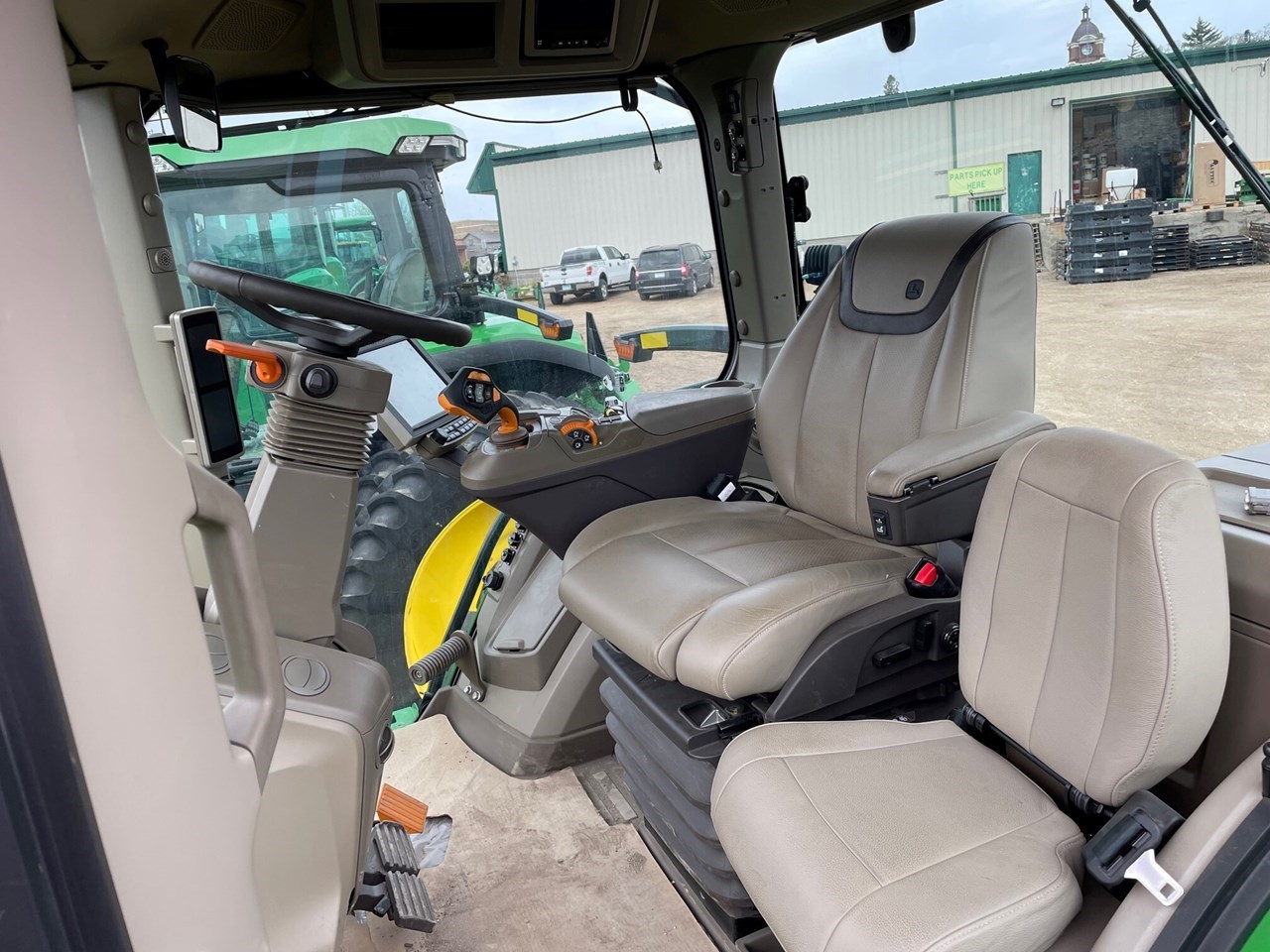 2022 John Deere 8R 340 Row Crop Tractor برسم البيعWanamingo Minnesota