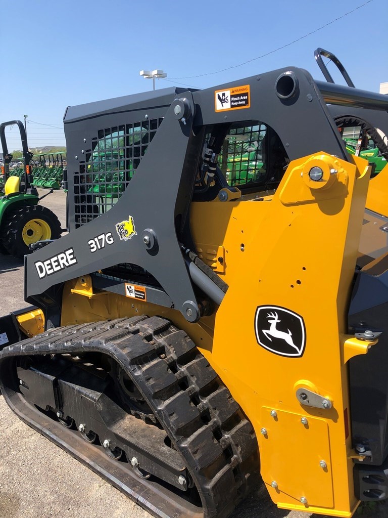 2023 John Deere 317G Skid SteerTrack برسم البيعJasper