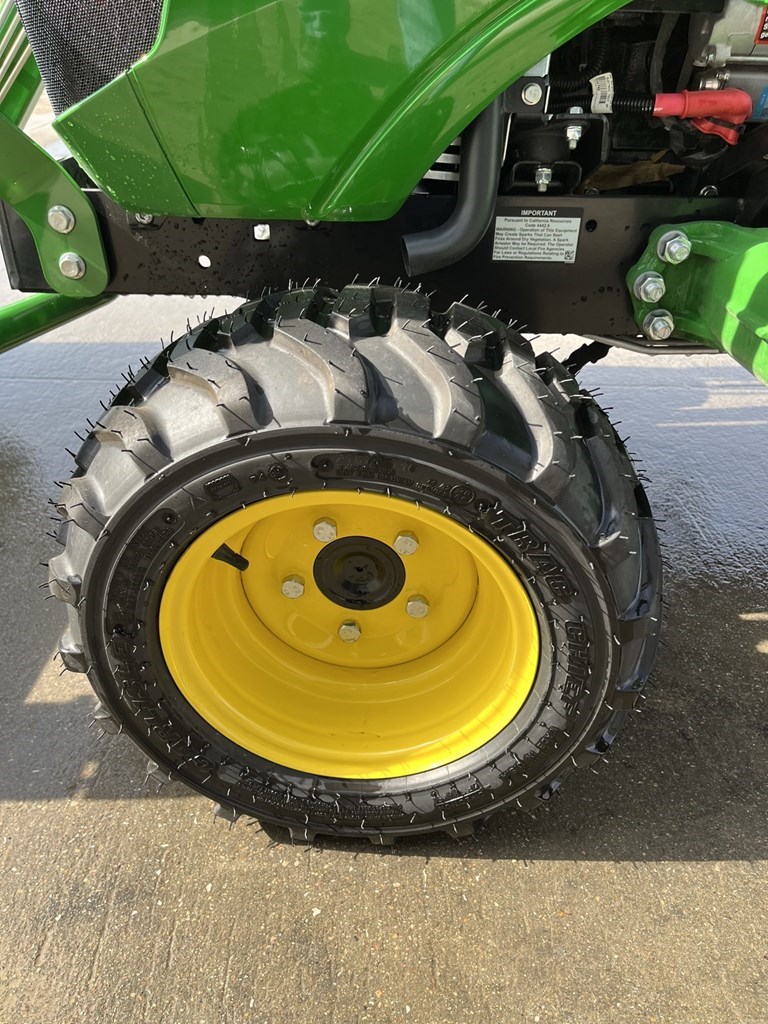 2022 John Deere 1025R Compact Utility Tractor A La VentaSyracuse Nebraska