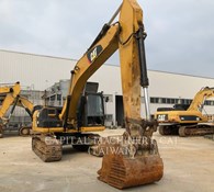 2017 Caterpillar 320D2 Thumbnail 2