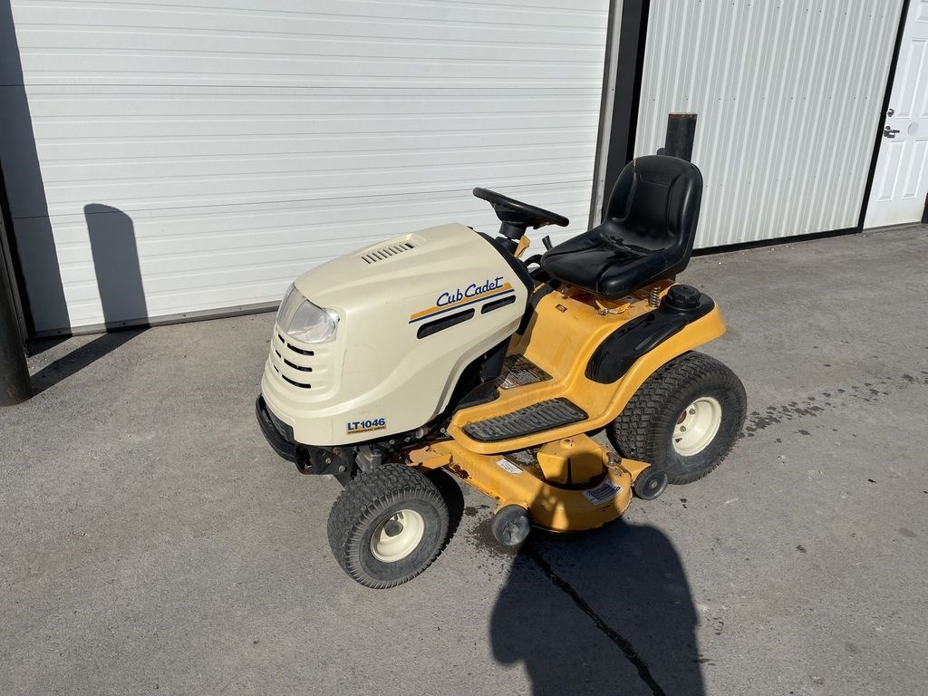 Cub Cadet LT1046 Riding Mower For Sale in Dundas Ontario