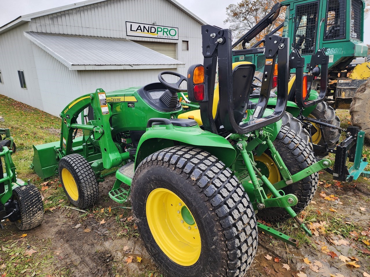 2021 John Deere 3033R Compact Utility Tractor A La VentaFalconer New York