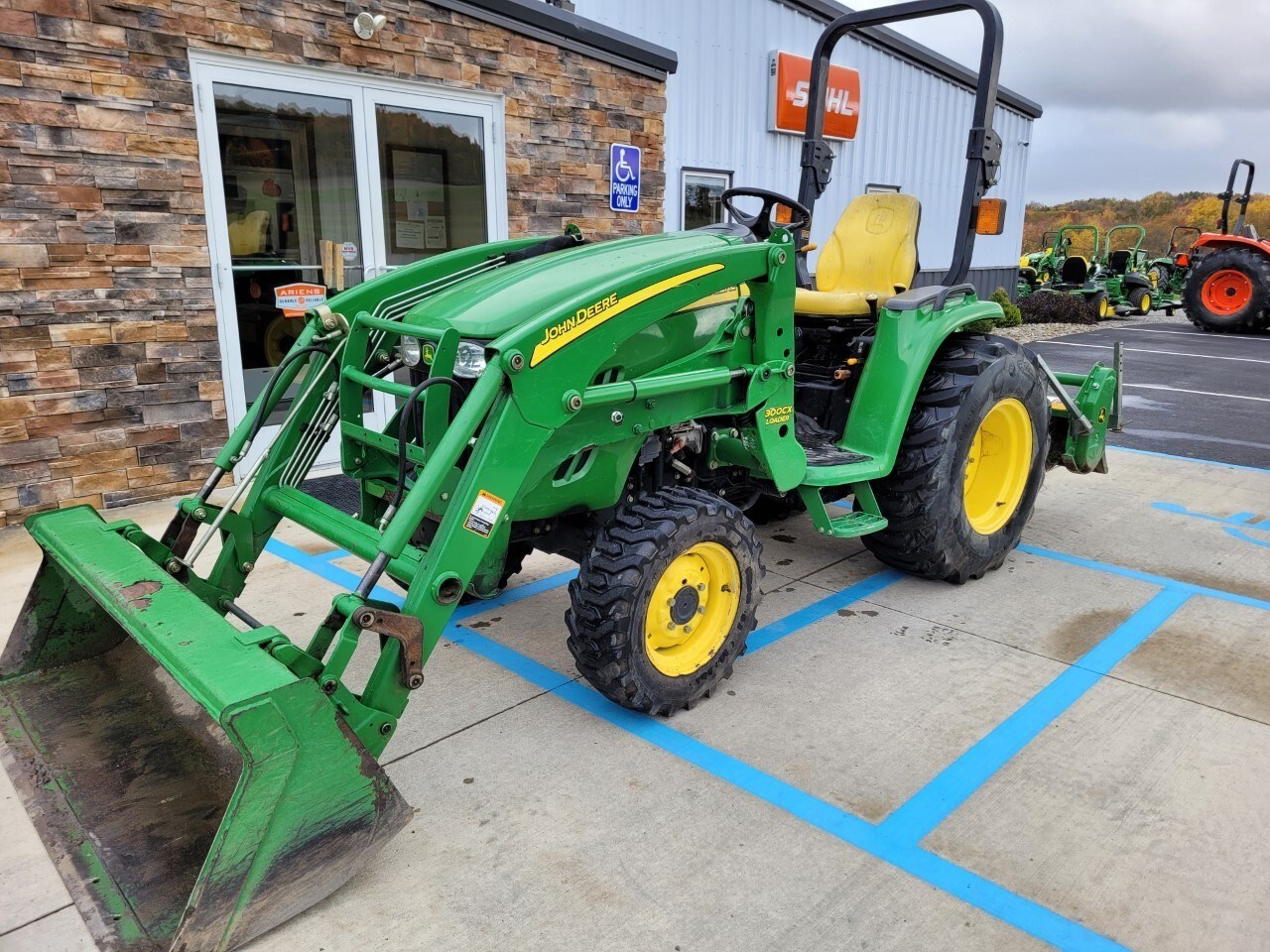 2008 John Deere 3320 Compact Utility Tractor For Sale in Fairmount City