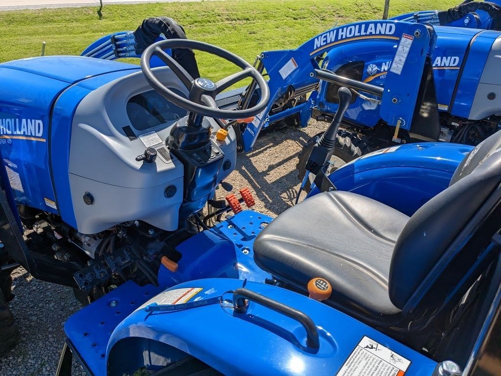 2023 New Holland Workmaster™ Compact 25-40 Series 40 Image 6