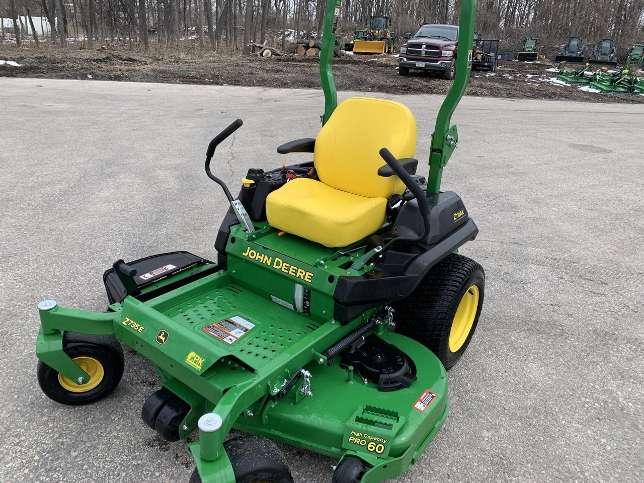 2022 John Deere Z735E Zero Turn Mower برسم البيعHiawatha Iowa