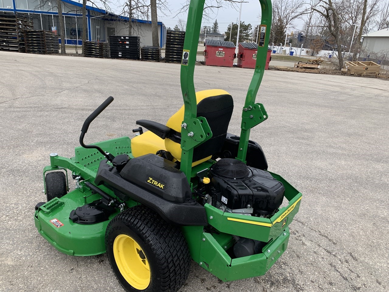 2022 John Deere Z735E Zero Turn Mower برسم البيعHiawatha Iowa
