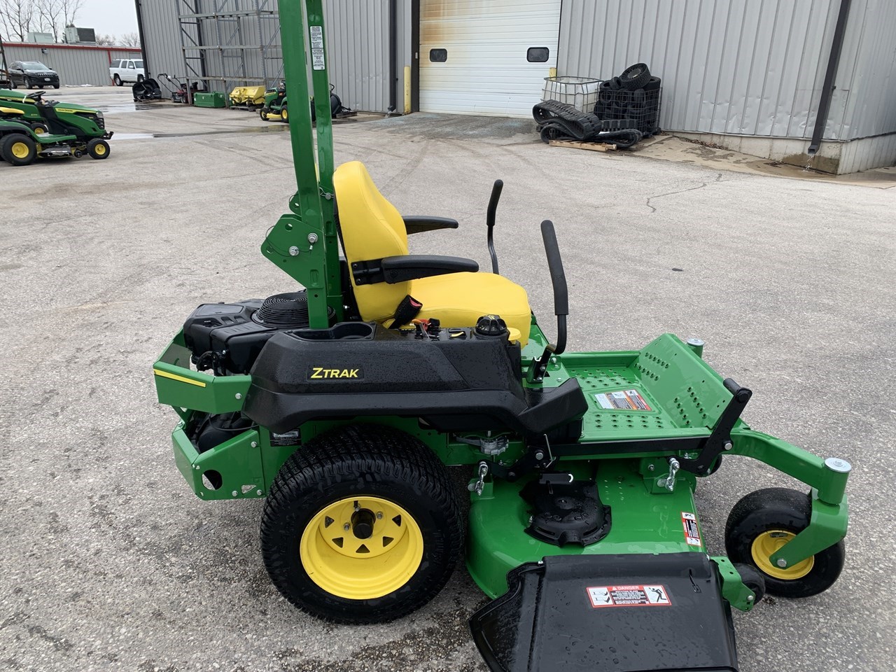 2022 John Deere Z735E Zero Turn Mower برسم البيعHiawatha Iowa