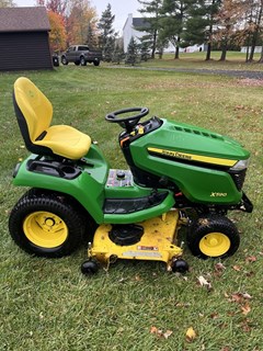 Lawn Mower For Sale 2021 John Deere X590 , 25 HP Lawn Mower For Sale 2021 John Deere X590 , 25 HP