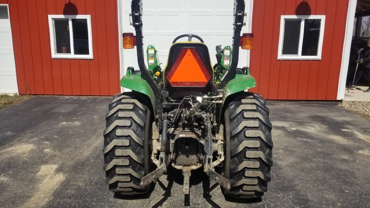 2006 John Deere 3320 Tractor - Compact Utility For Sale