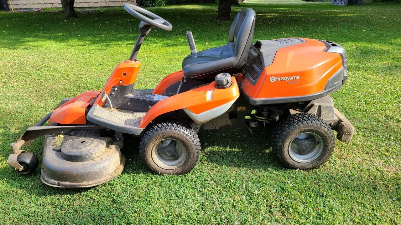 2016 Husqvarna R 220T Commercial Front Mowers For Sale