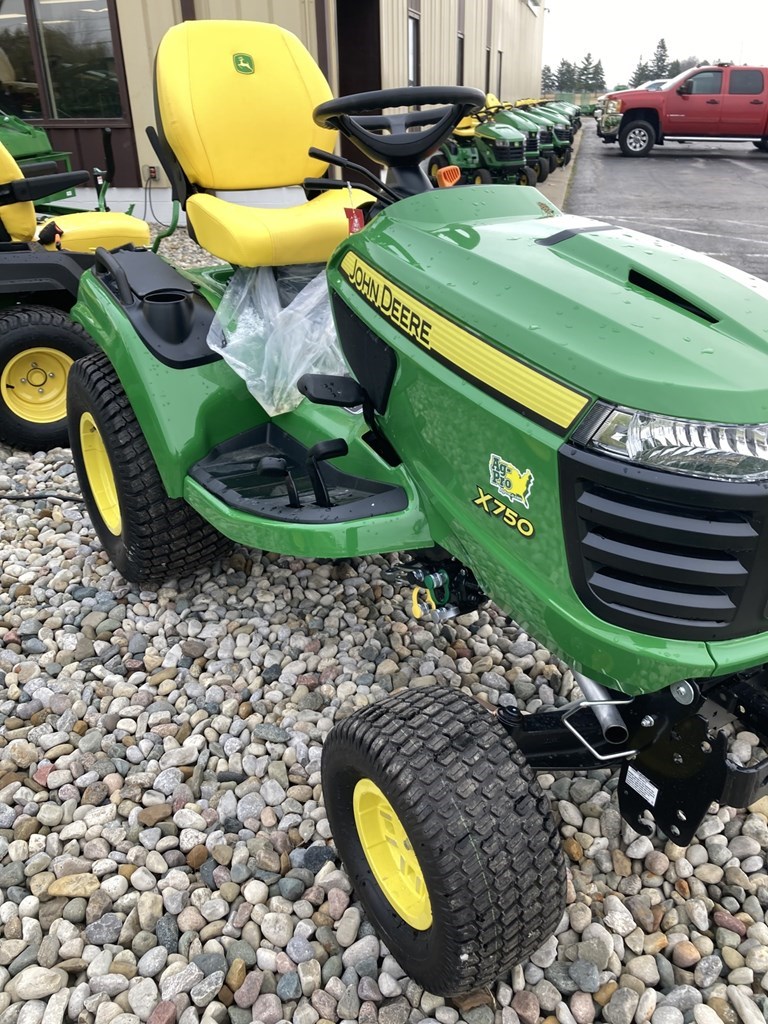 2022 John Deere X750 Riding Mower For Sale in Bowling Green Ohio