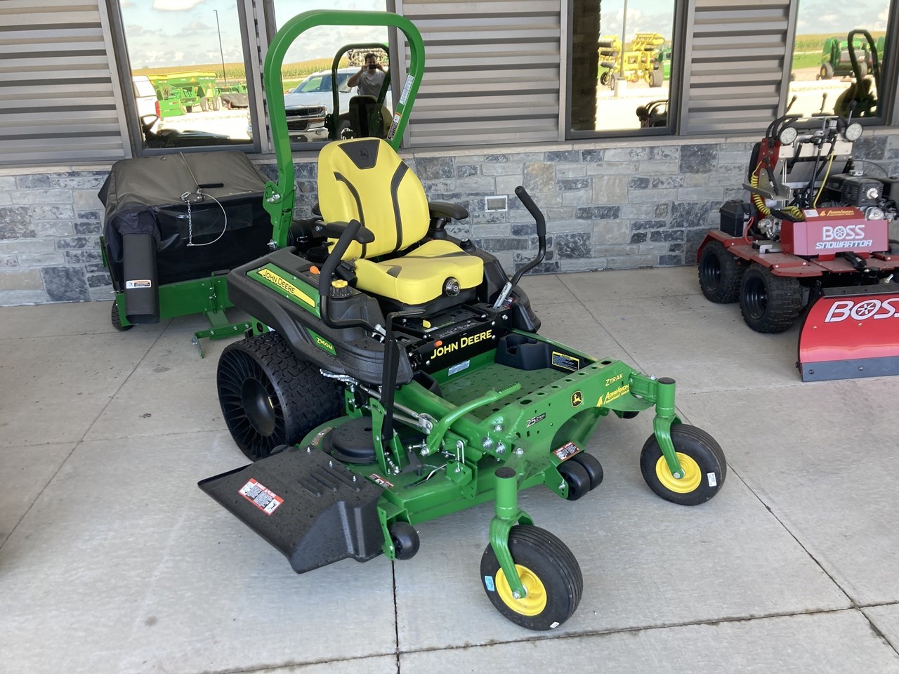 2022 John Deere Z960M Zero Turn Mower For Sale in Sioux Center Iowa