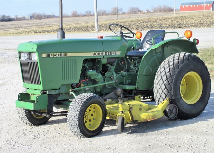 1982 John Deere 850 Tractor - Compact Utility For Sale