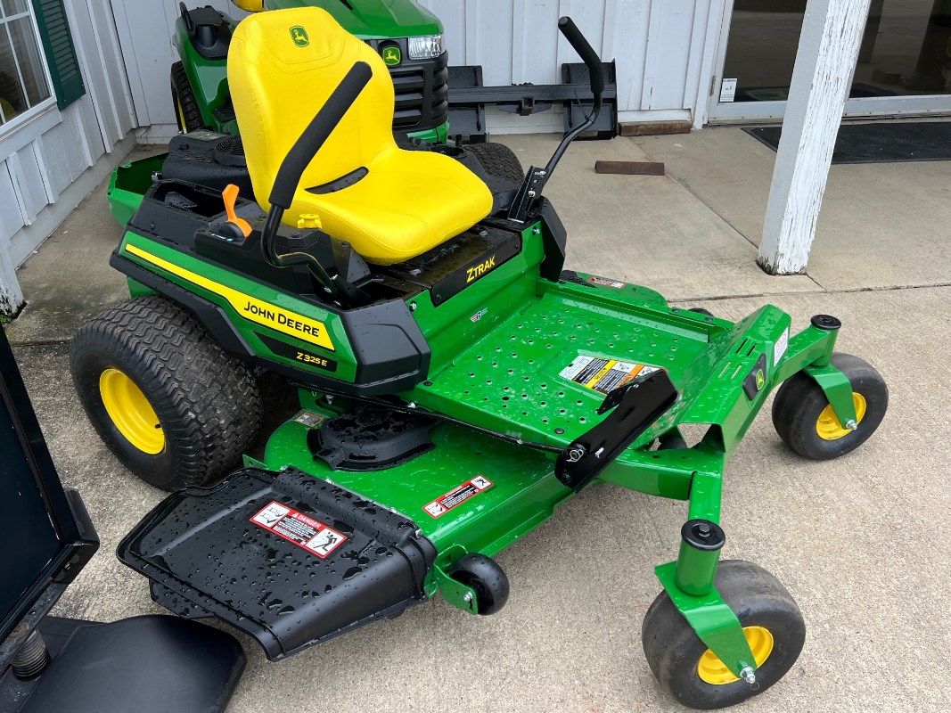 2024 John Deere Z325E - 54