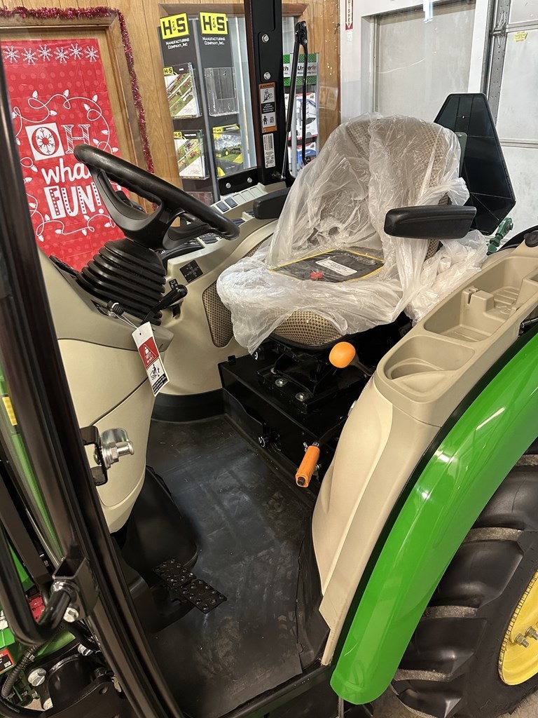 2019 John Deere 3033R Tractor - Compact Utility For Sale