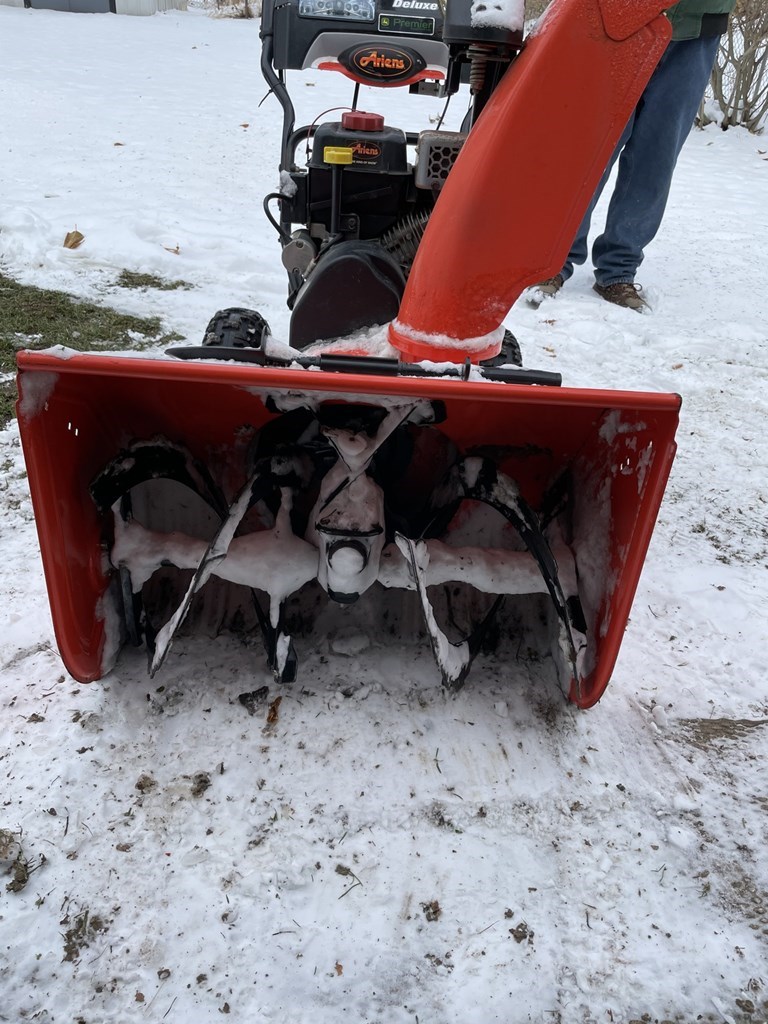 2014 Ariens Deluxe 28 Snow Blower For Sale in Listowel Ontario